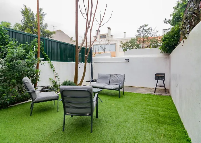 Lovely & Bright Family Flat W/ Patio
