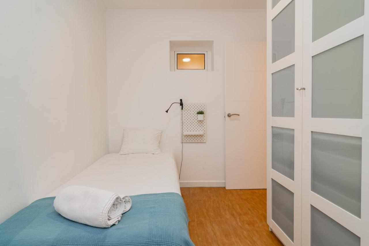 Lovely & Bright Family Flat W/ Patio Apartamento