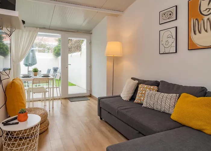 Lovely & Bright Family Flat W/ Patio