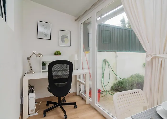 Lovely & Bright Family Flat W/ Patio