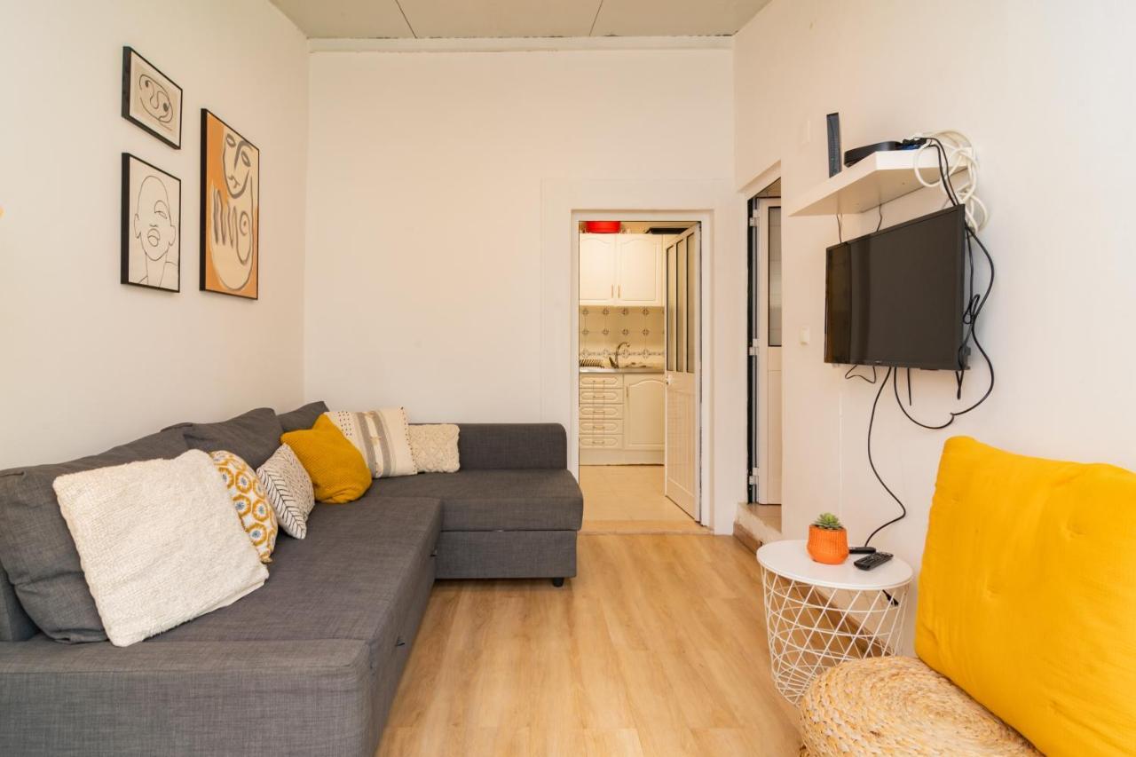 Lovely & Bright Family Flat W/ Patio Apartment Lisbon