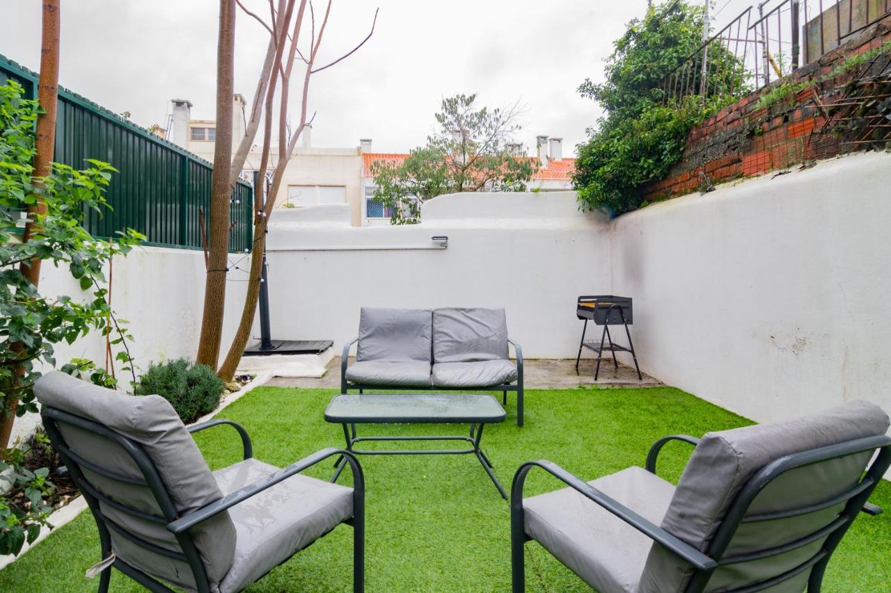 Apartment Lovely & Bright Family Flat W/ Patio Lisbon