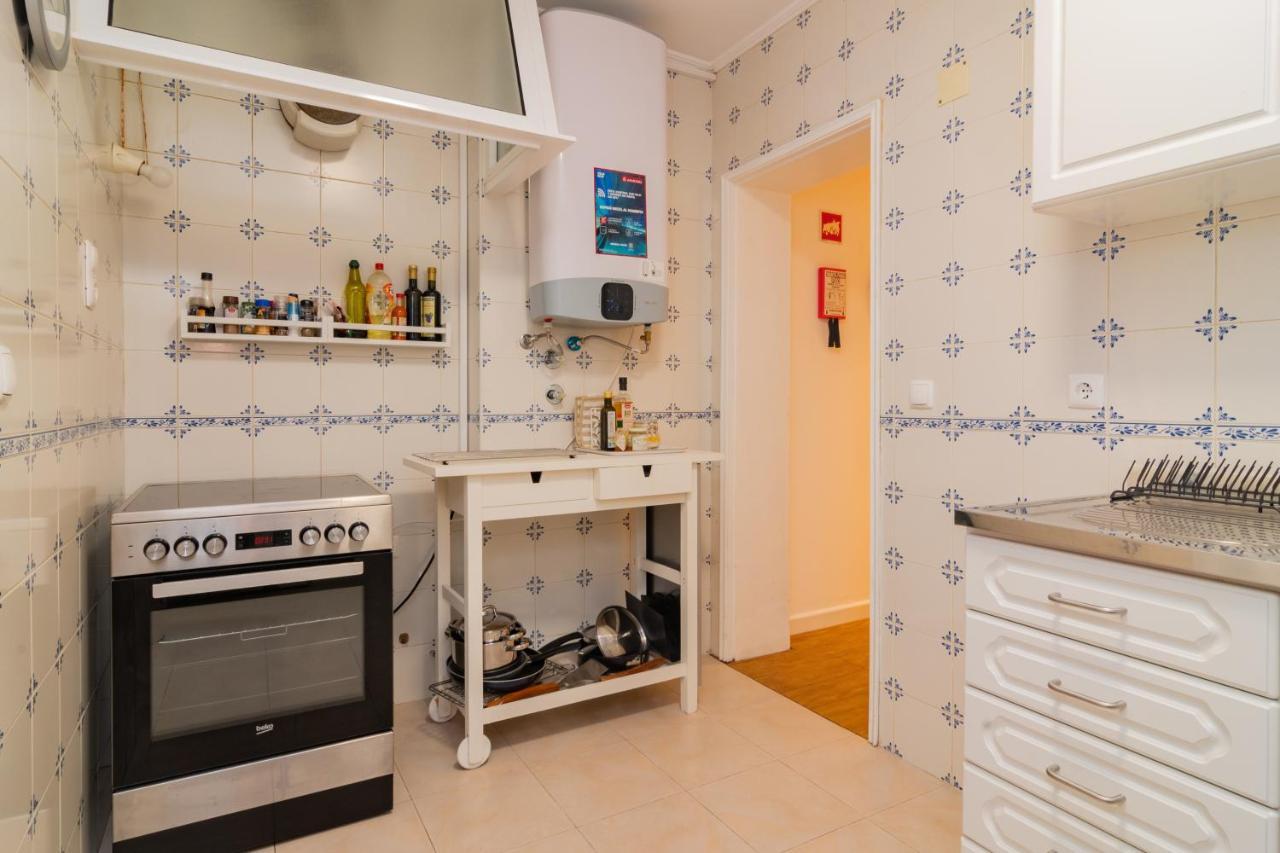 Lovely & Bright Family Flat W/ Patio Apartment Lisbon