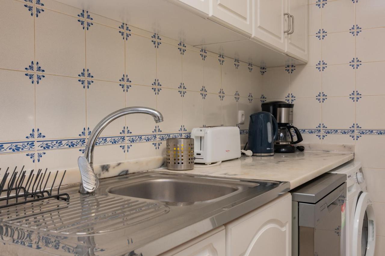 Apartment Lovely & Bright Family Flat W/ Patio Lisbon